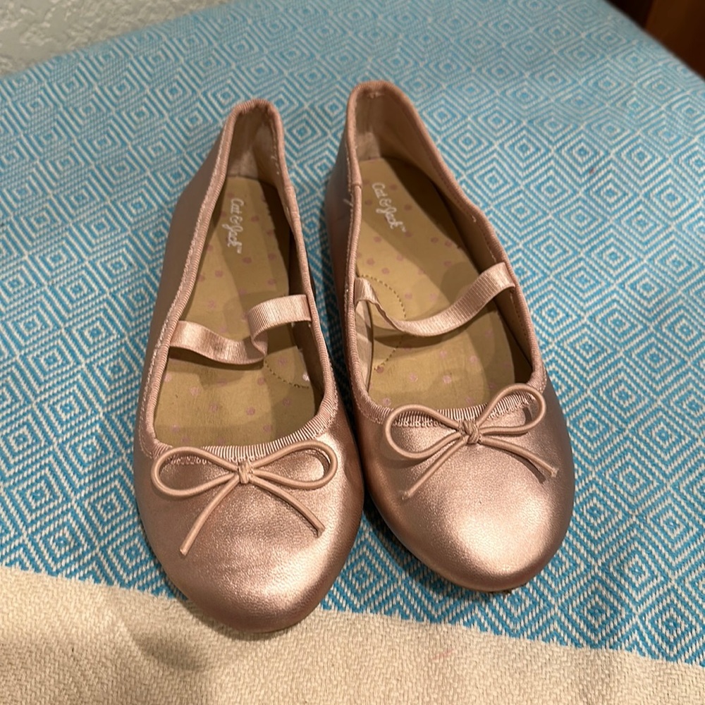 Girls flat shoes